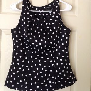 While house Black Market fitted top