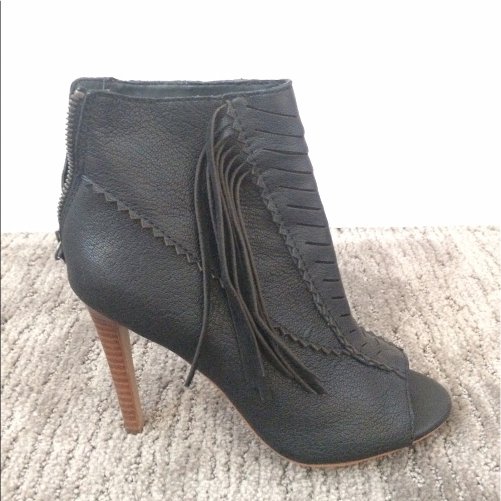 Extremely cute leather booties