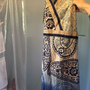 Pretty sleeveless floral summer dress.