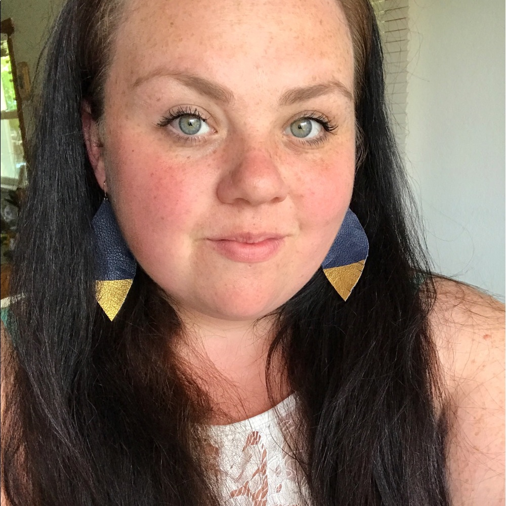 🌿Navy  & gold leather feather earrings - Picture 5 of 5