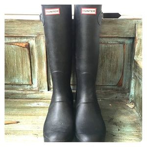 NEVER WORN! Matte Hunter Rain Boots, Retail $160.