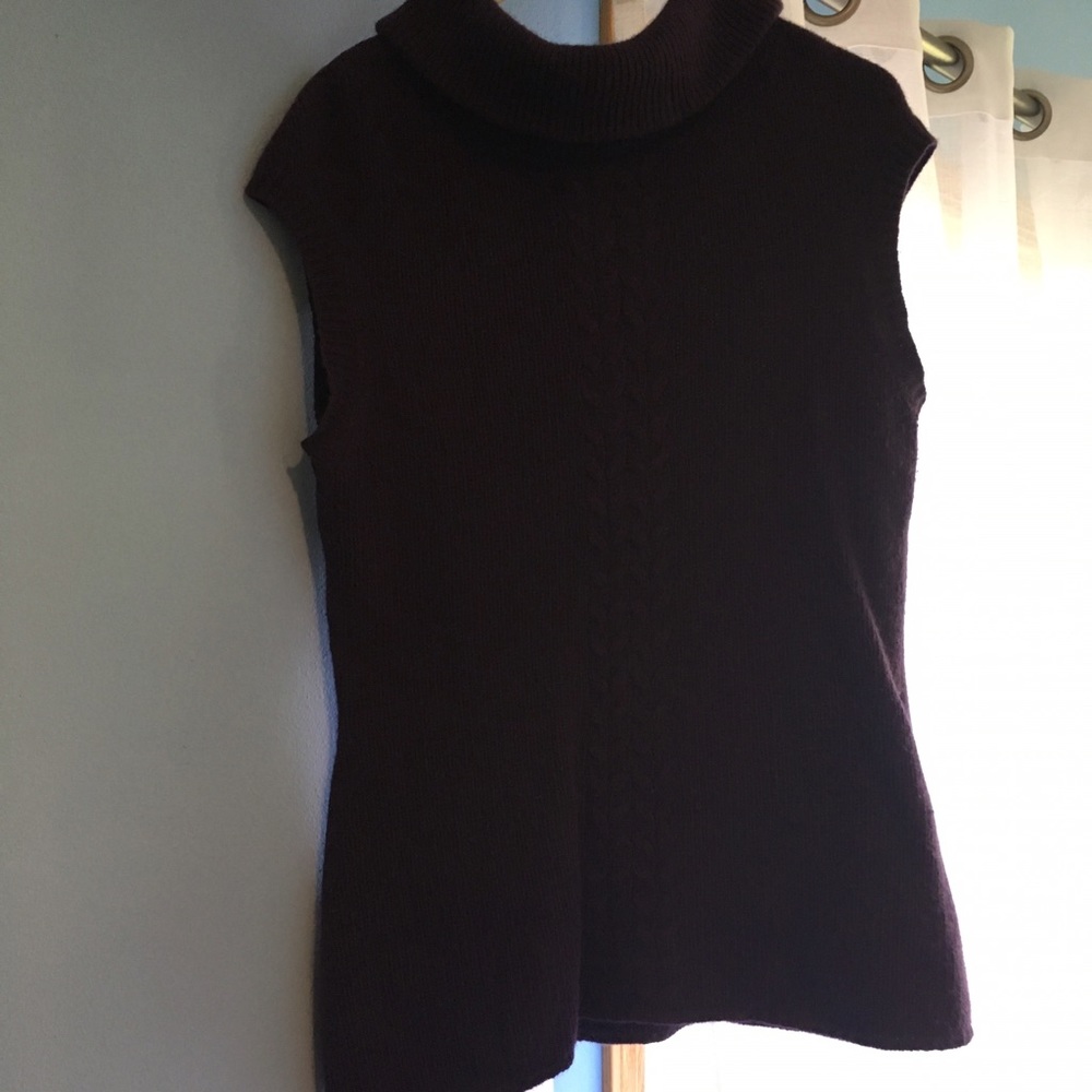 Lavender sleeveless sweater with cable knit detail