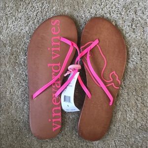 Vineyard vines flip flops