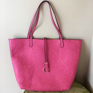 Reversible tote