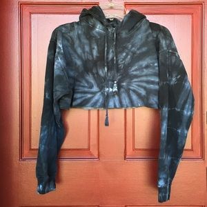 Cropped "Peace and Love" Black Tie-Dye Sweatshirt