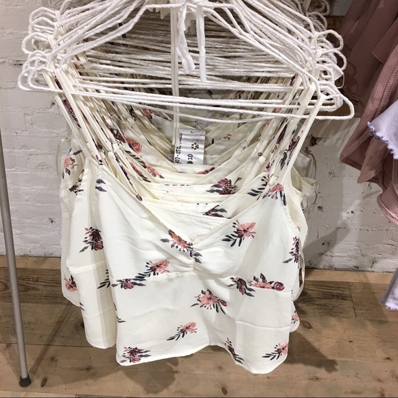 BNWT cream floral print top - Picture 5 of 7