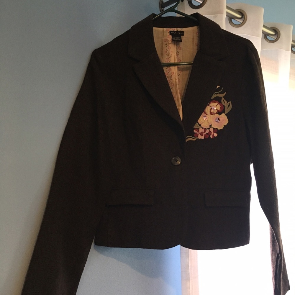 Brown wool blazer with stitched floral detail