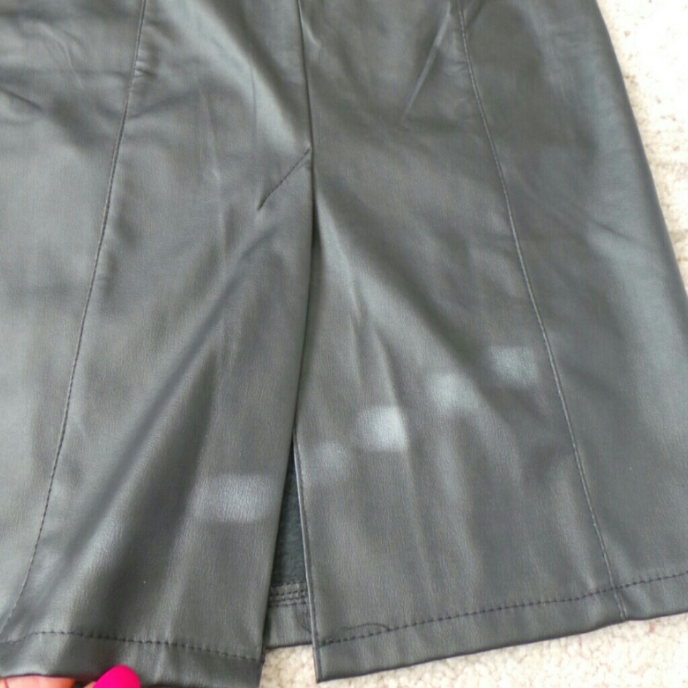Faux black lleather pencil skirt - Picture 5 of 5