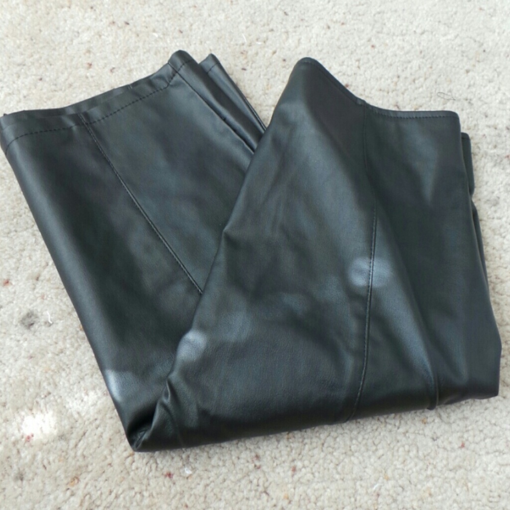 Faux black lleather pencil skirt - Picture 3 of 5