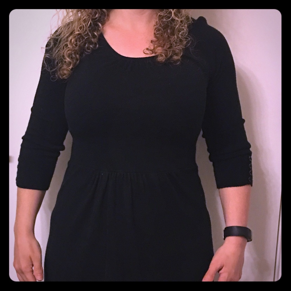 Dress A-line. Cute 3/4 sleeve with button detail.