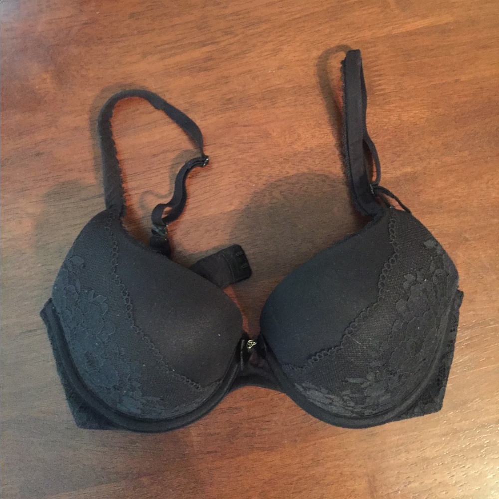 32D Victoria's Secret bra