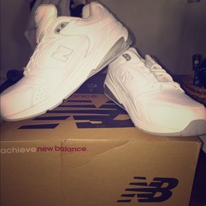 New balance woman's size 9.5 xwide white sneakers