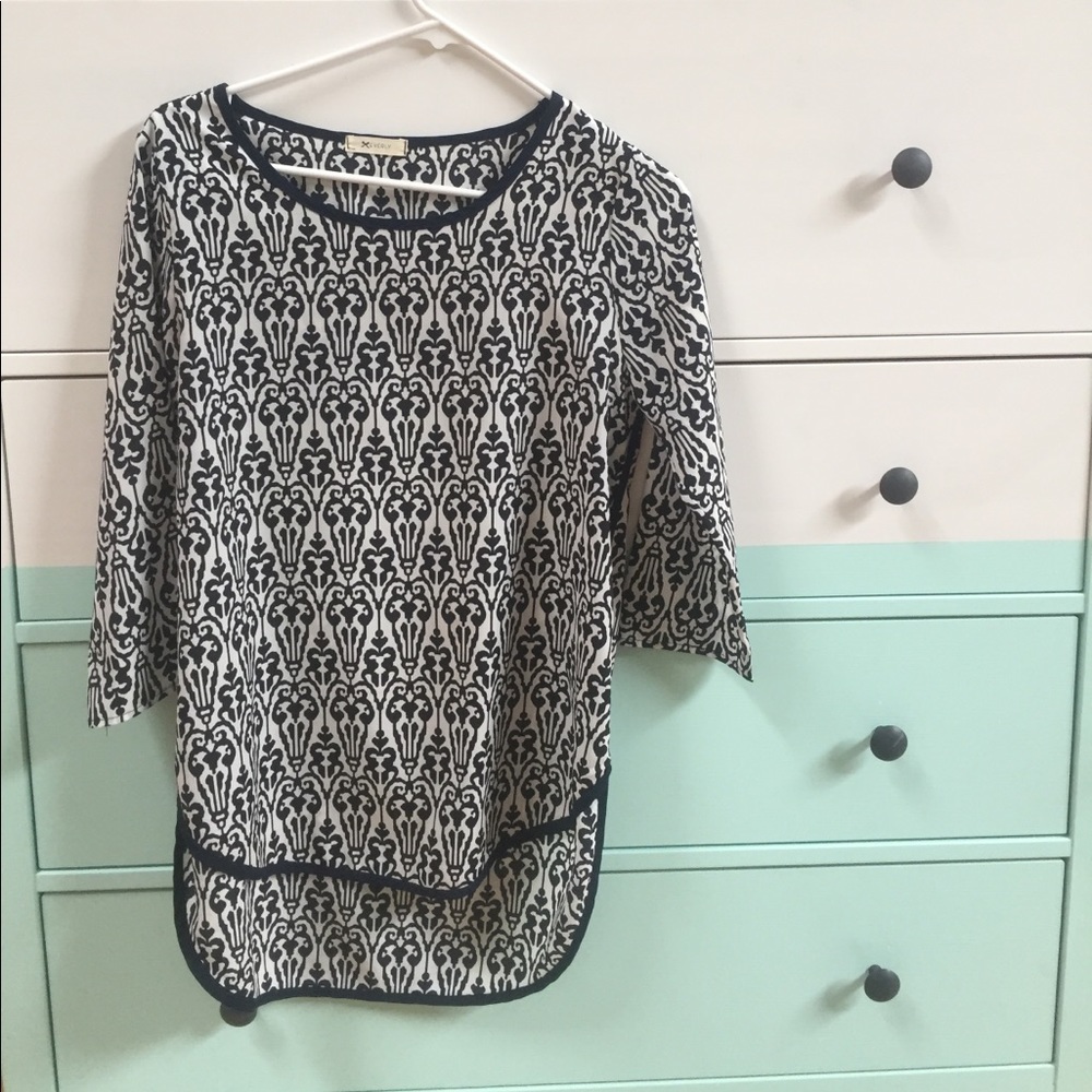 EVERLY silky tunic-style blouse with longer back