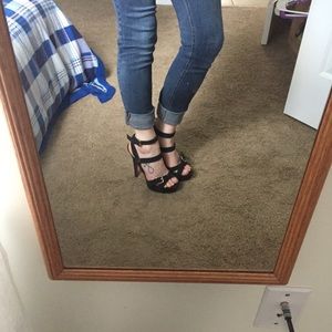 Strappy platform sandal with hot pink sole 💕✨