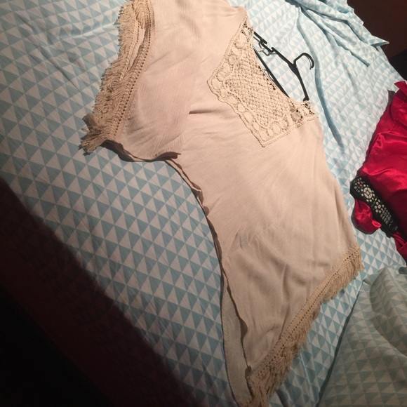 Beautiful Top - Picture 3 of 5