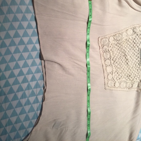 Beautiful Top - Picture 4 of 5