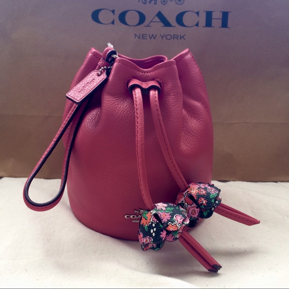🚫SOLD Coach petal bucket wristlet pebble leather - Picture 2 of 6
