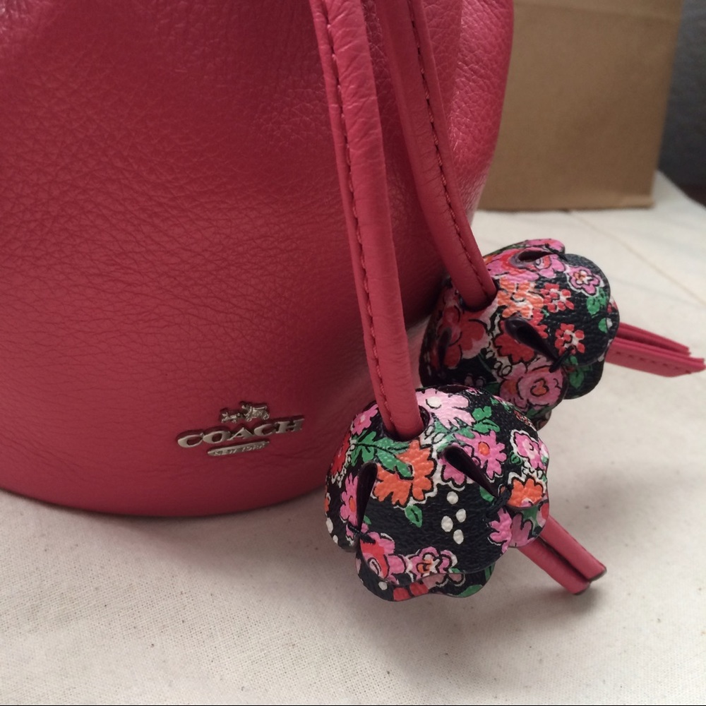 🚫SOLD Coach petal bucket wristlet pebble leather - Picture 3 of 6