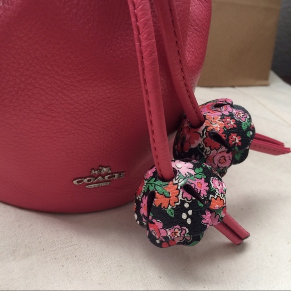 🚫SOLD Coach petal bucket wristlet pebble leather - Picture 3 of 6