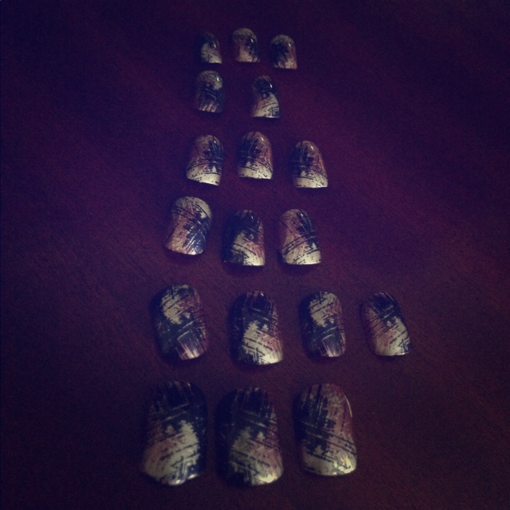 ππ
π»ππ
π»Nail set - Picture 2 of 2