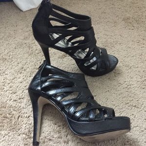 Black cage heels 🕸