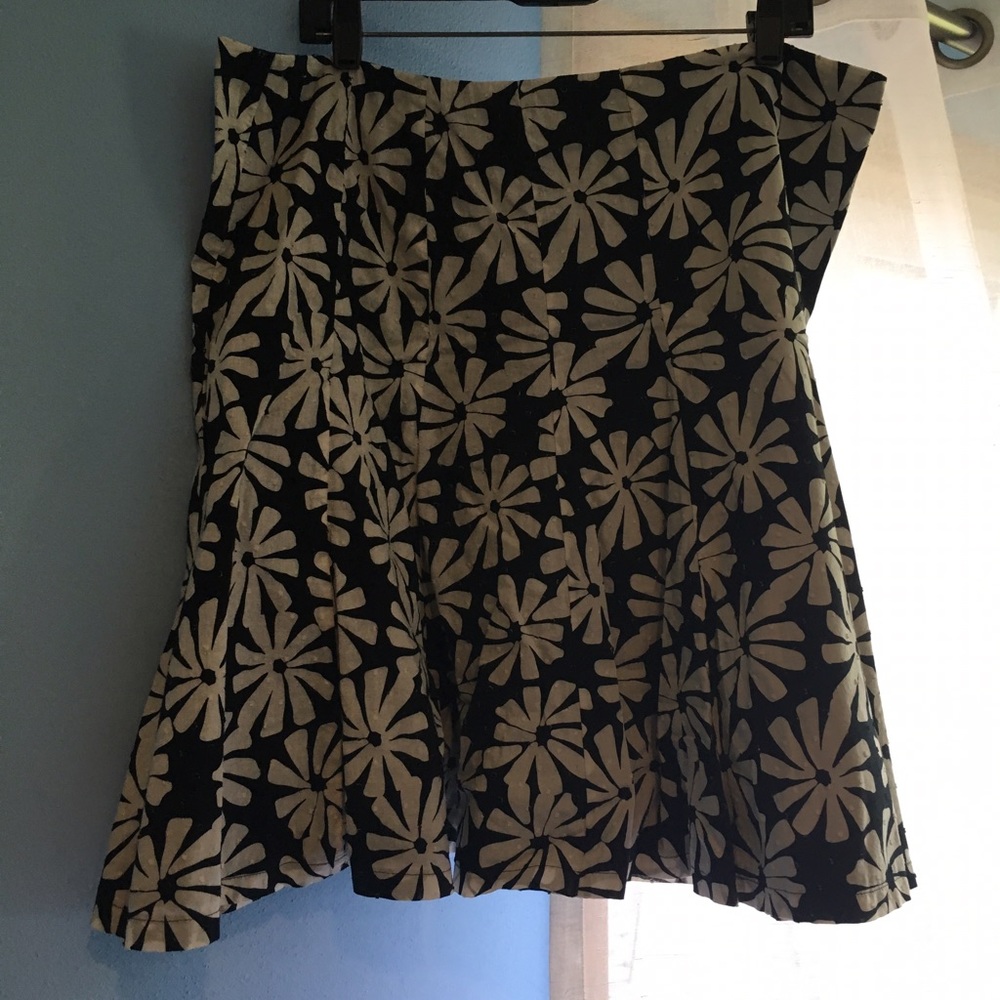 Black and white floral fit & flare skirt