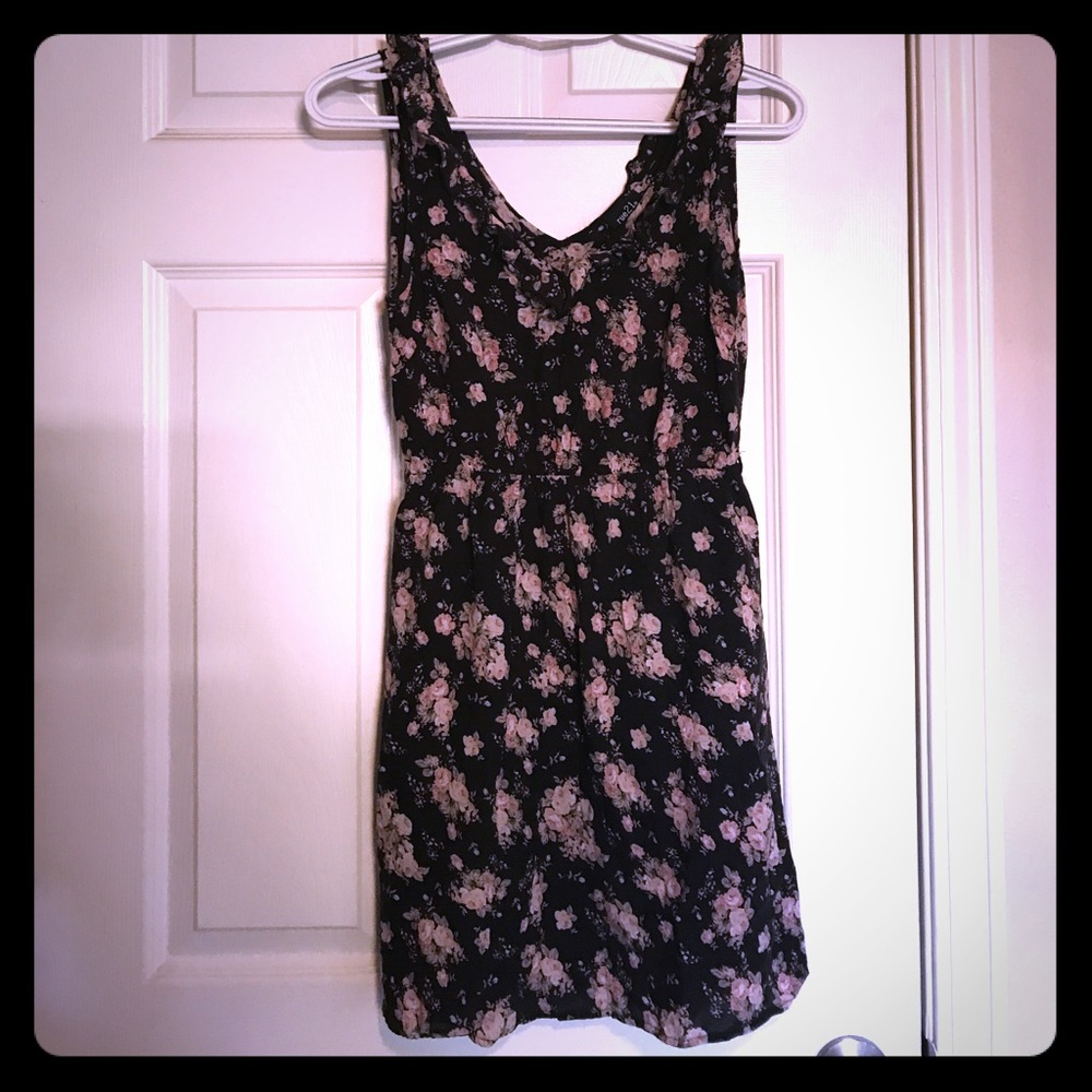 Cute floral mini from Rue 21🌸