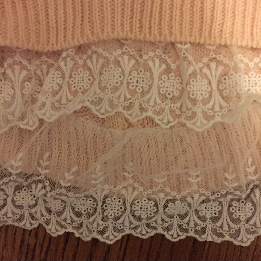 Pink Sweater with Lace Trim (M) - Picture 5 of 7