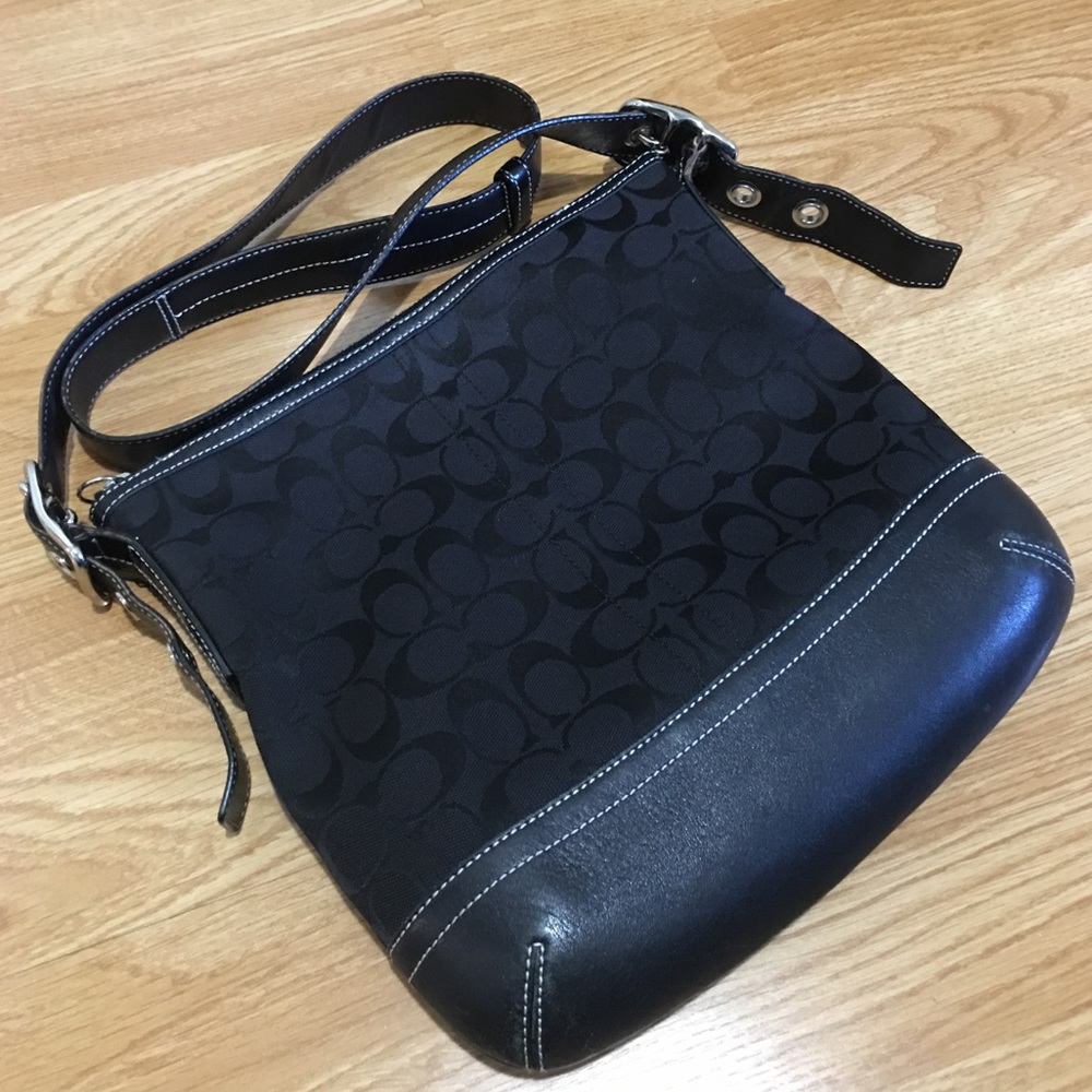 🌴Authentic Coach Purse🌴 11" x 10"