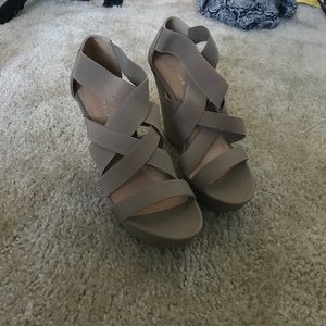 Nude wedges