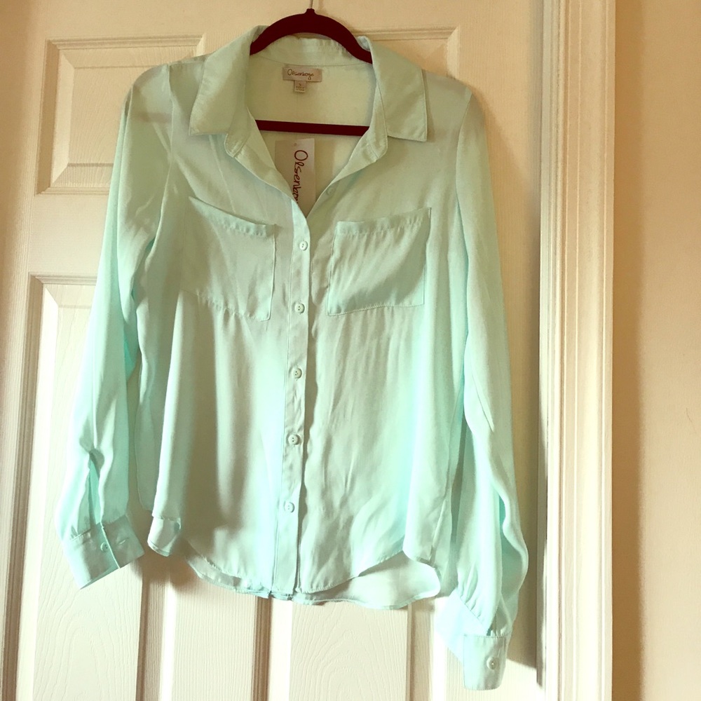 NWT Stunning Mint Colored Top