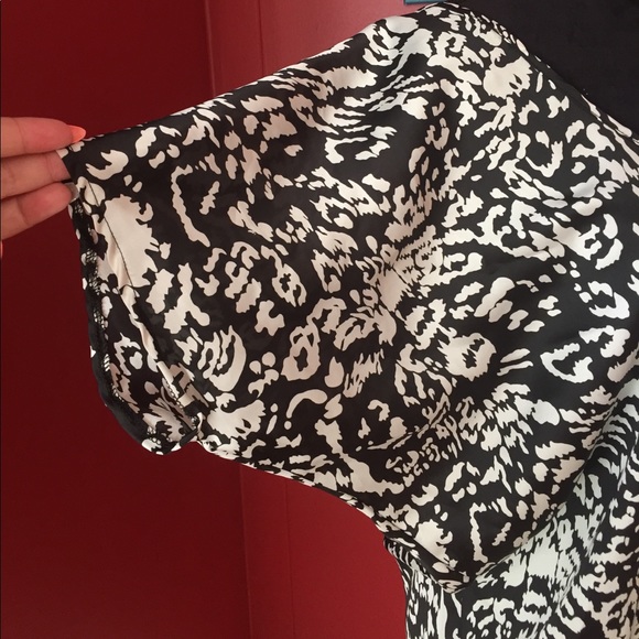 Black & White Animal Print Top M - Picture 2 of 4