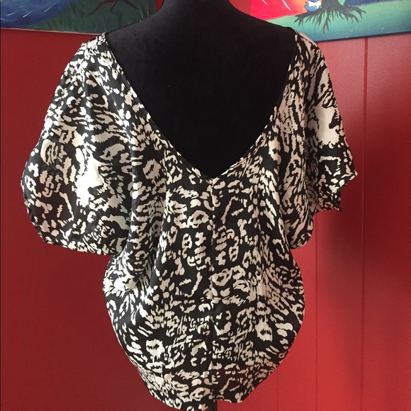 Black & White Animal Print Top M - Picture 3 of 4