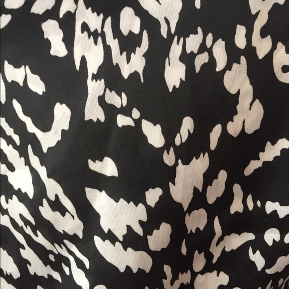 Black & White Animal Print Top M - Picture 4 of 4