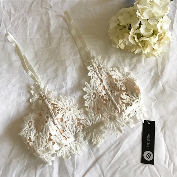 White floral bralette 🌸 - Picture 2 of 3