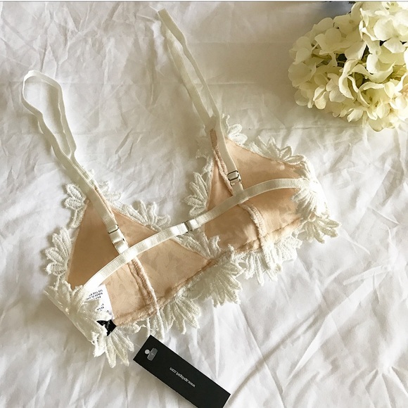 White floral bralette 🌸 - Picture 3 of 3