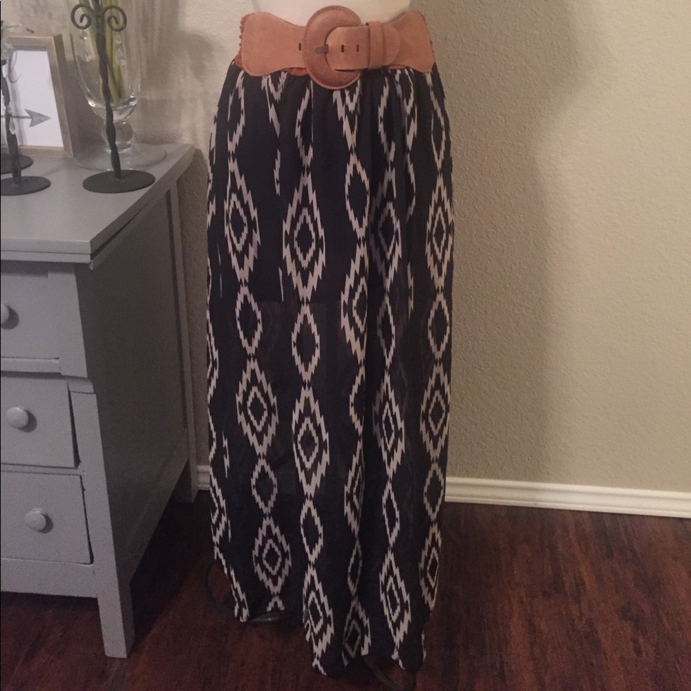 Black Rue 21 Patterned Skirt