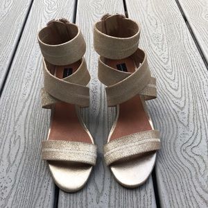 NEVER WORN Steve Madden Leather Upper Sandals
