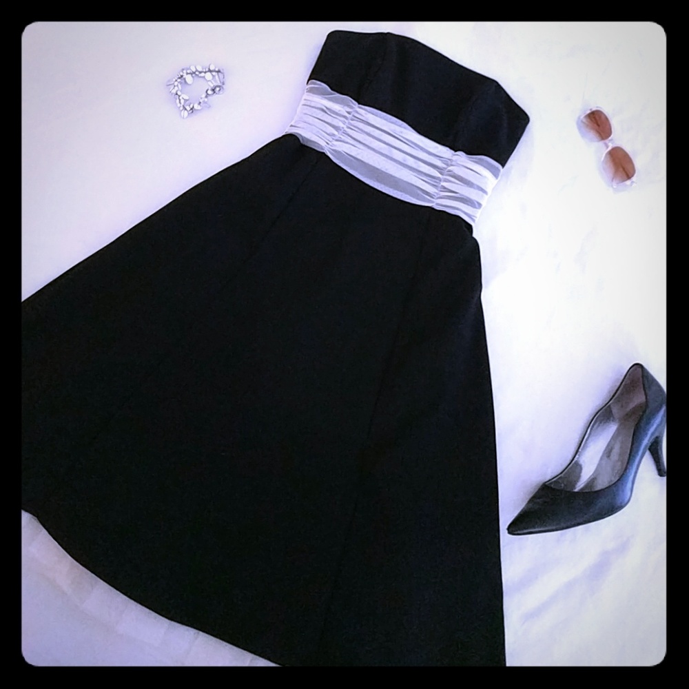 Black & White Retro Mod A-line Strapless Dress