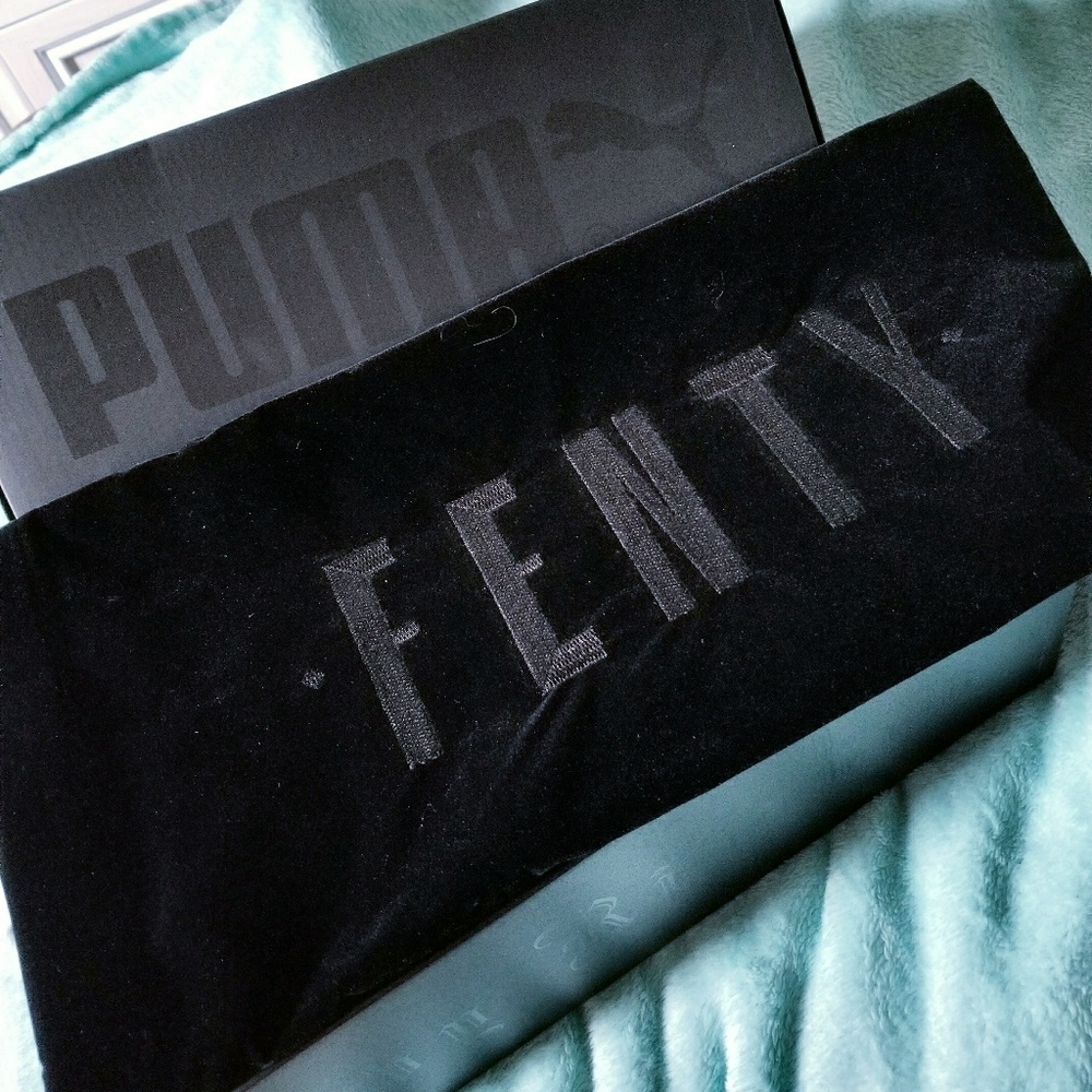 **SOLD**   Fenty puma by RiRi pink bow sneaker