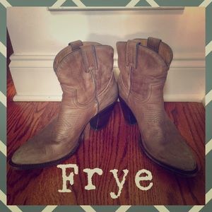 Frye Billy Heel Short Boots Size 9.5