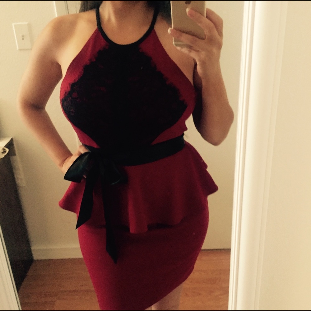 🎉HP🎉Halter burgundy with black lace party dress