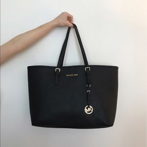 Michael Kors Jet Set Travel Medium Tote-- black