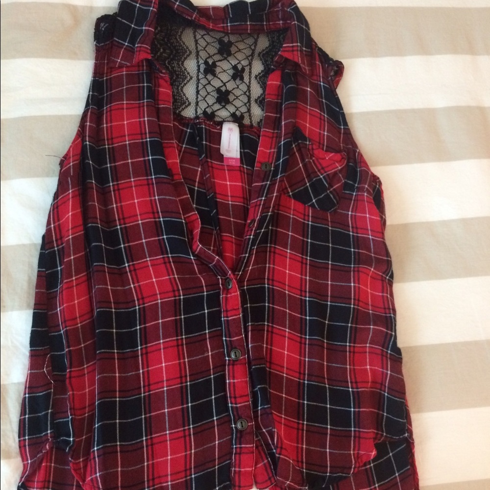 Red/black checkered button up Lacey top!