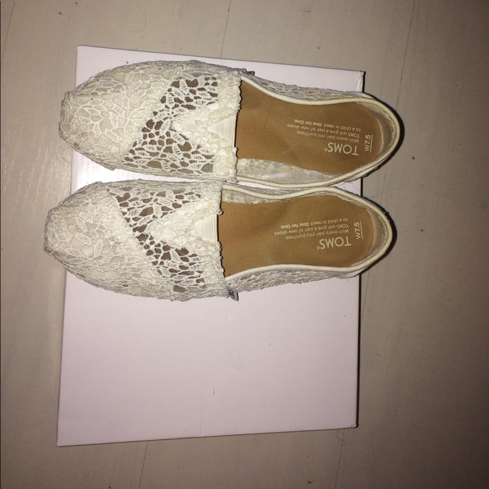 White lace floral toms