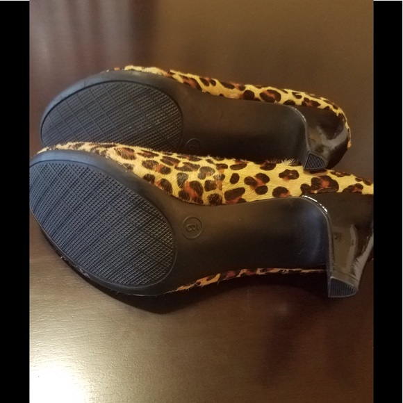 Sold on Mecari Leopard Suede Heels - Picture 3 of 3