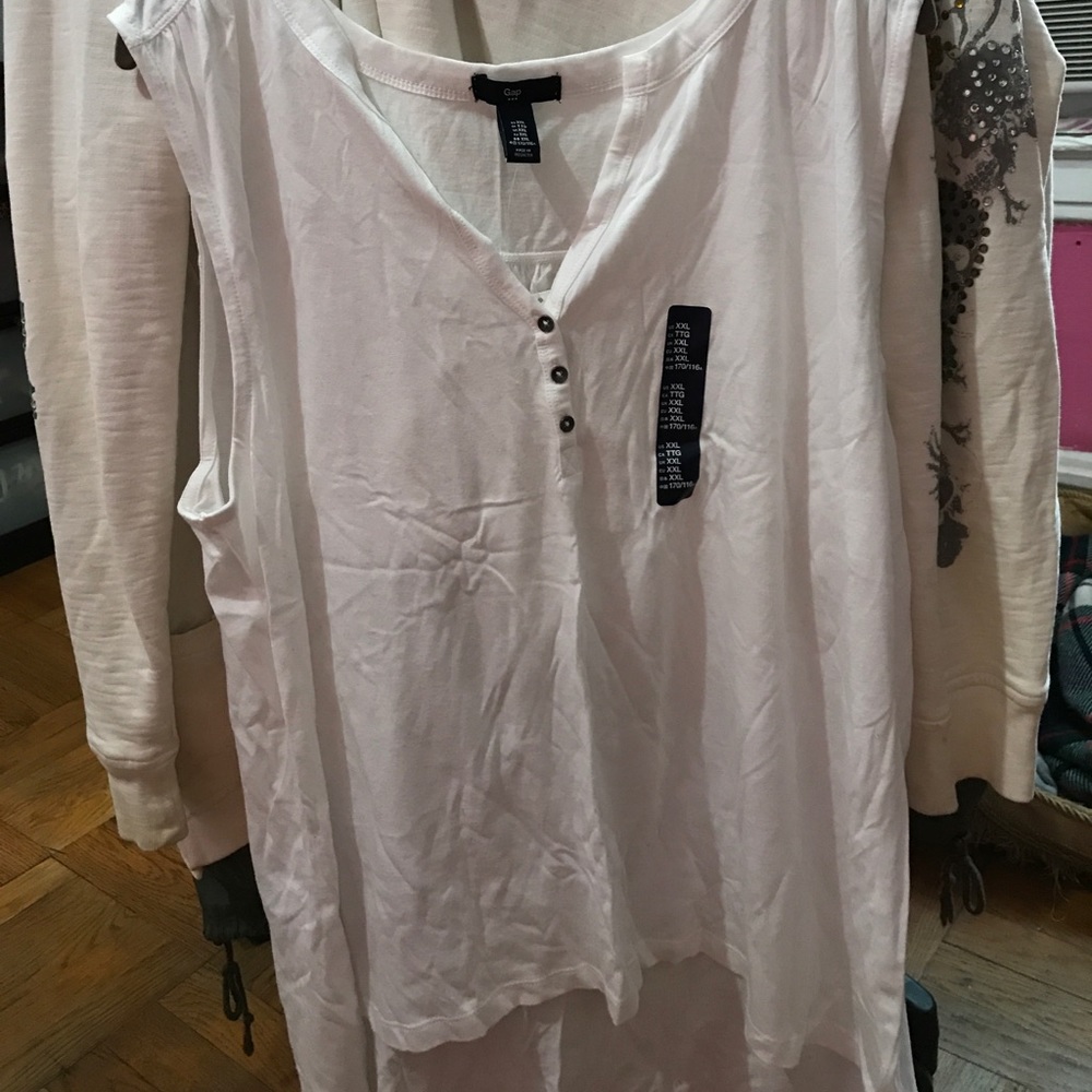 Hi-lo sleeveless top