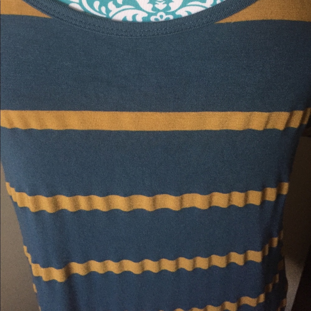 LuLaRoe L Classic Tee in Dark Teal & Mustard 💓 - Picture 4 of 5