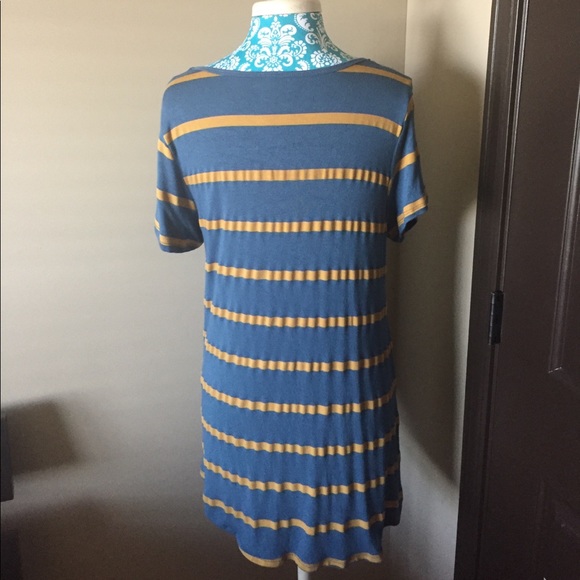 LuLaRoe L Classic Tee in Dark Teal & Mustard 💓 - Picture 3 of 5