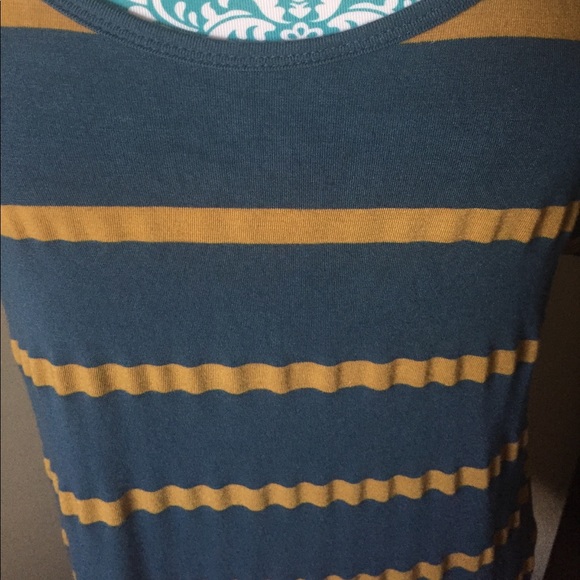 LuLaRoe L Classic Tee in Dark Teal & Mustard 💓 - Picture 4 of 5